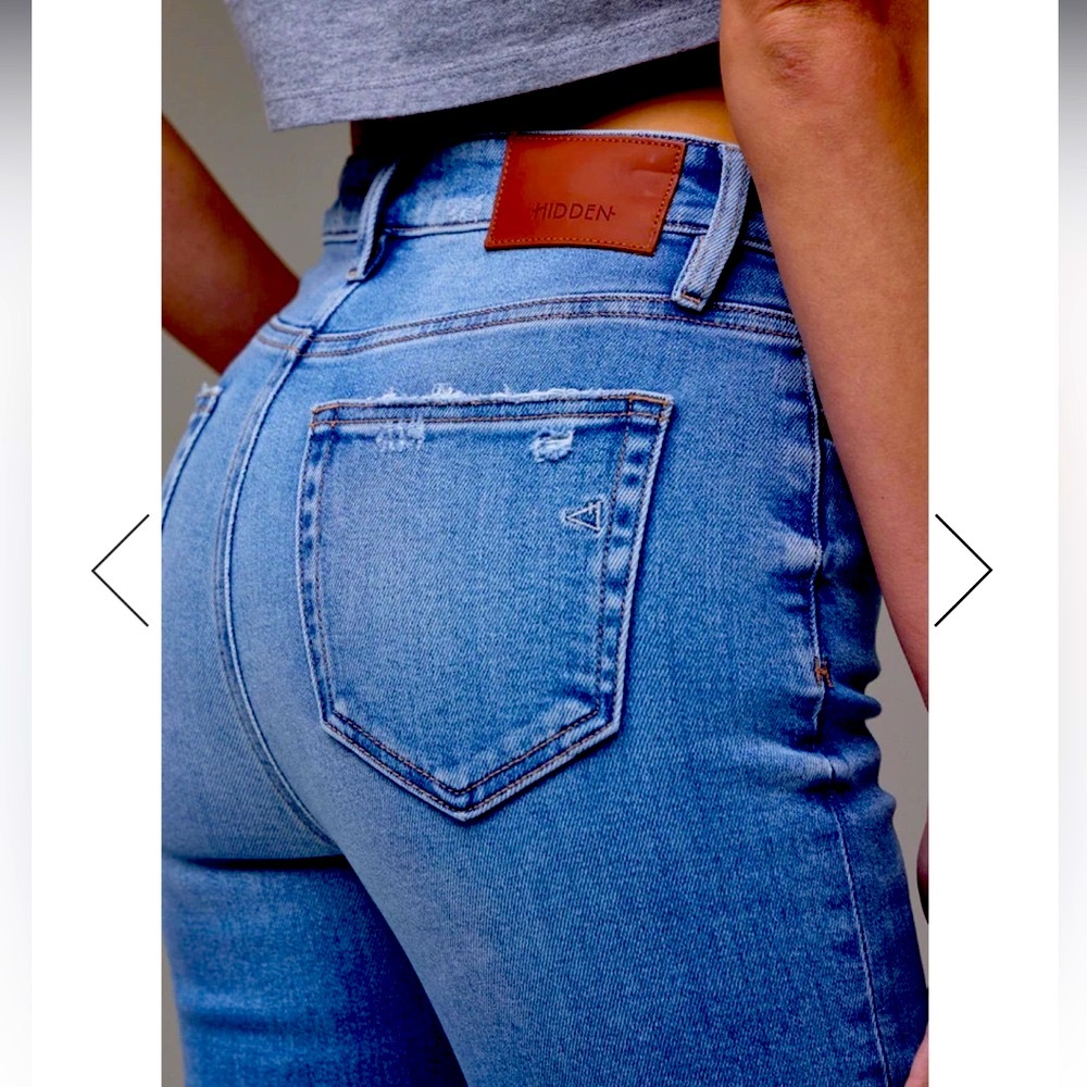 HIDDEN JEANS Indigo Flare Jeans w/Slit in Front